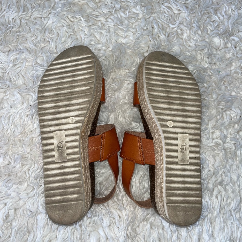 Leather platform sandals - Picture 3 of 4